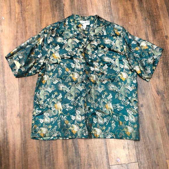 Other - VINTAGE Silk Dragon Print Short-Sleeved Shirt